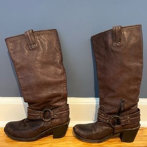 FYRE Harbess 12R boots size 8.5. In good condition.